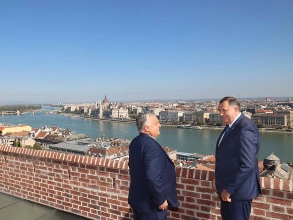 Dodik u zvaničnoj posjeti Mađarskoj, sastaje se sa Orbanom i Sijartom